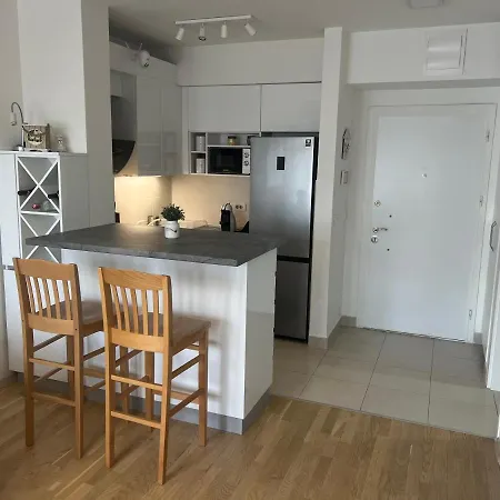 Square Apartment *
