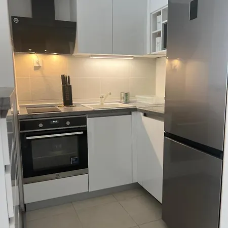 Square Apartment *